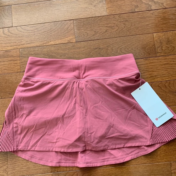 ❤️LULULEMON PLAY OFF THE PLEATS SKIRT/SKORT-CHERRY TINT-8/10/12❤️ - Picture 6 of 11
